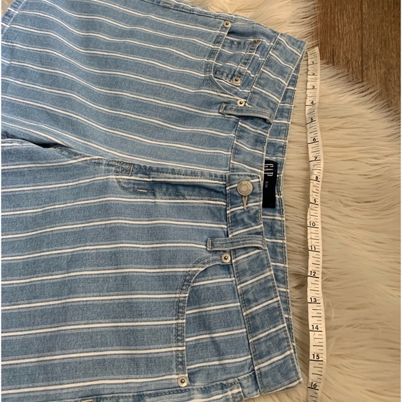 Denim 5” Short Gap - Picture 4 of 11